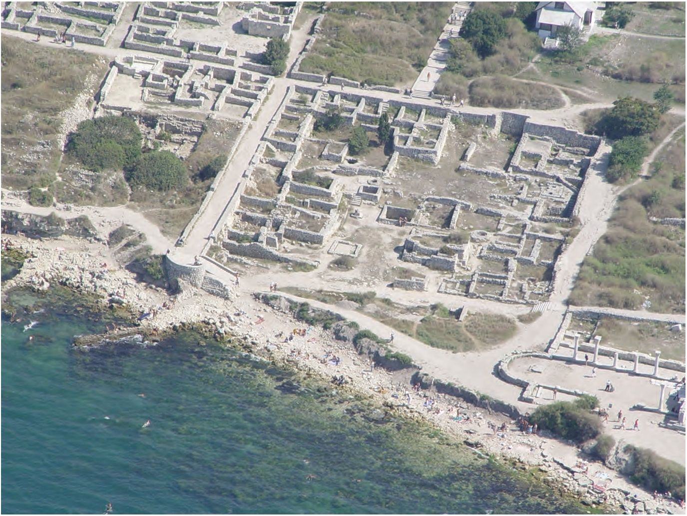 11. Северный район Херсонеса, квартал XIII—XVIII с высоты птичьего полета 11. Северный район Херсонеса, квартал XIII—XVIII с высоты птичьего полета