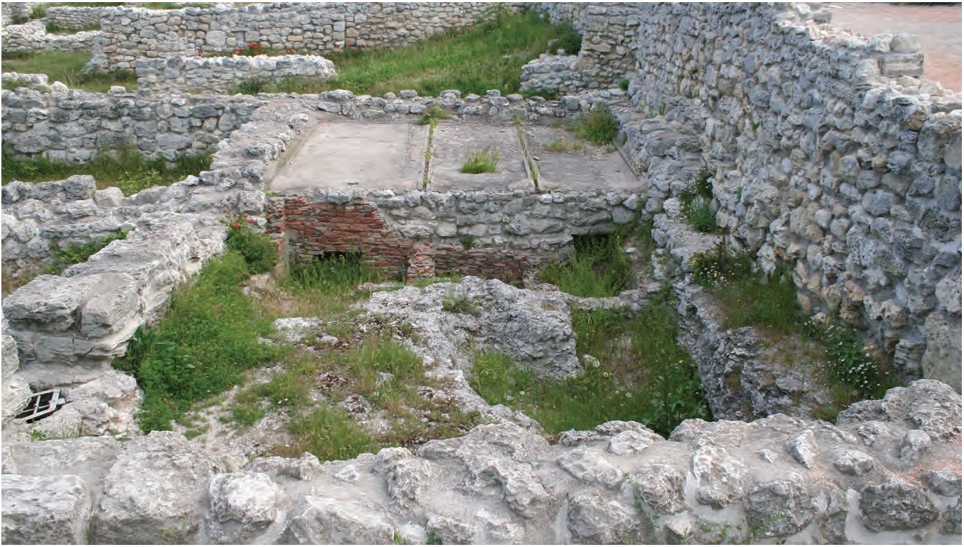 12. Северный район городища, винодельческий комплекс римского времени 12. Северный район городища, винодельческий комплекс римского времени