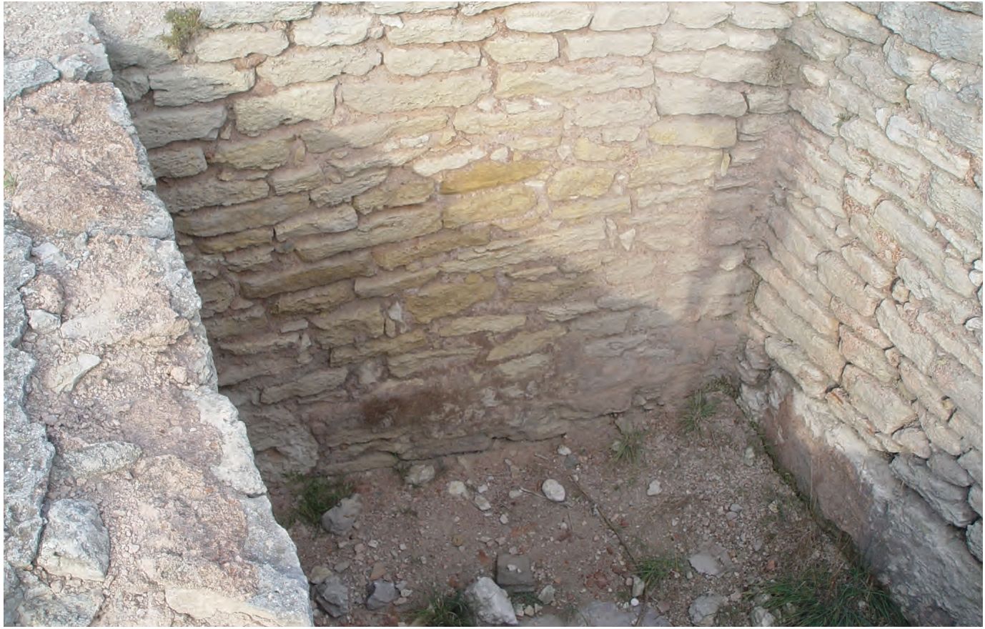 13. Северный район городища, рыбозасолочная цистерна 13. Северный район городища, рыбозасолочная цистерна