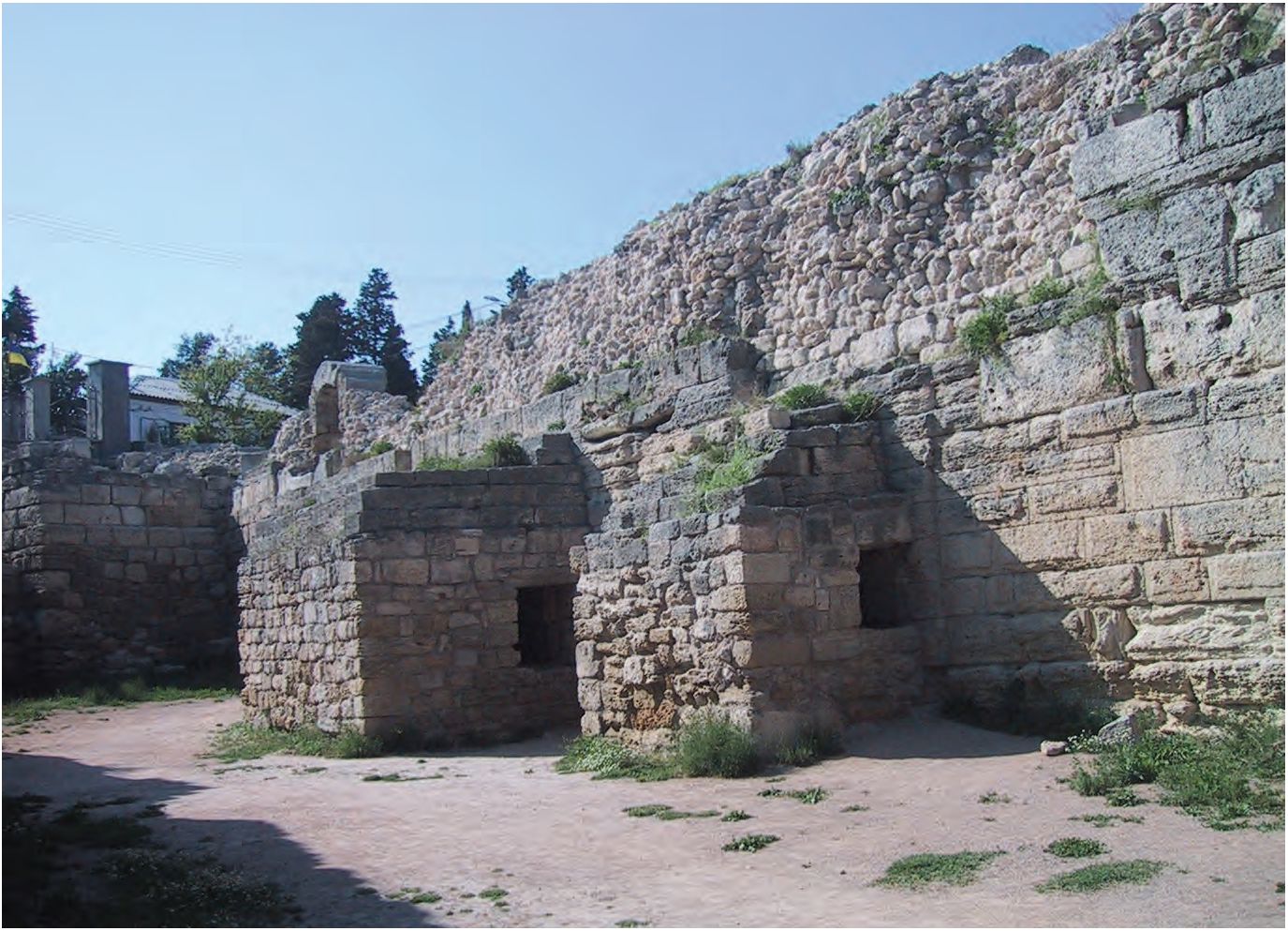 18. Перибол, пристенные склепы 18. Перибол, пристенные склепы