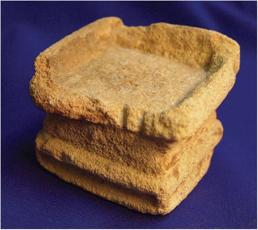 42. Известняковый профилированный алтарь, первые века н. э. 42. Известняковый профилированный алтарь, первые века н. э.