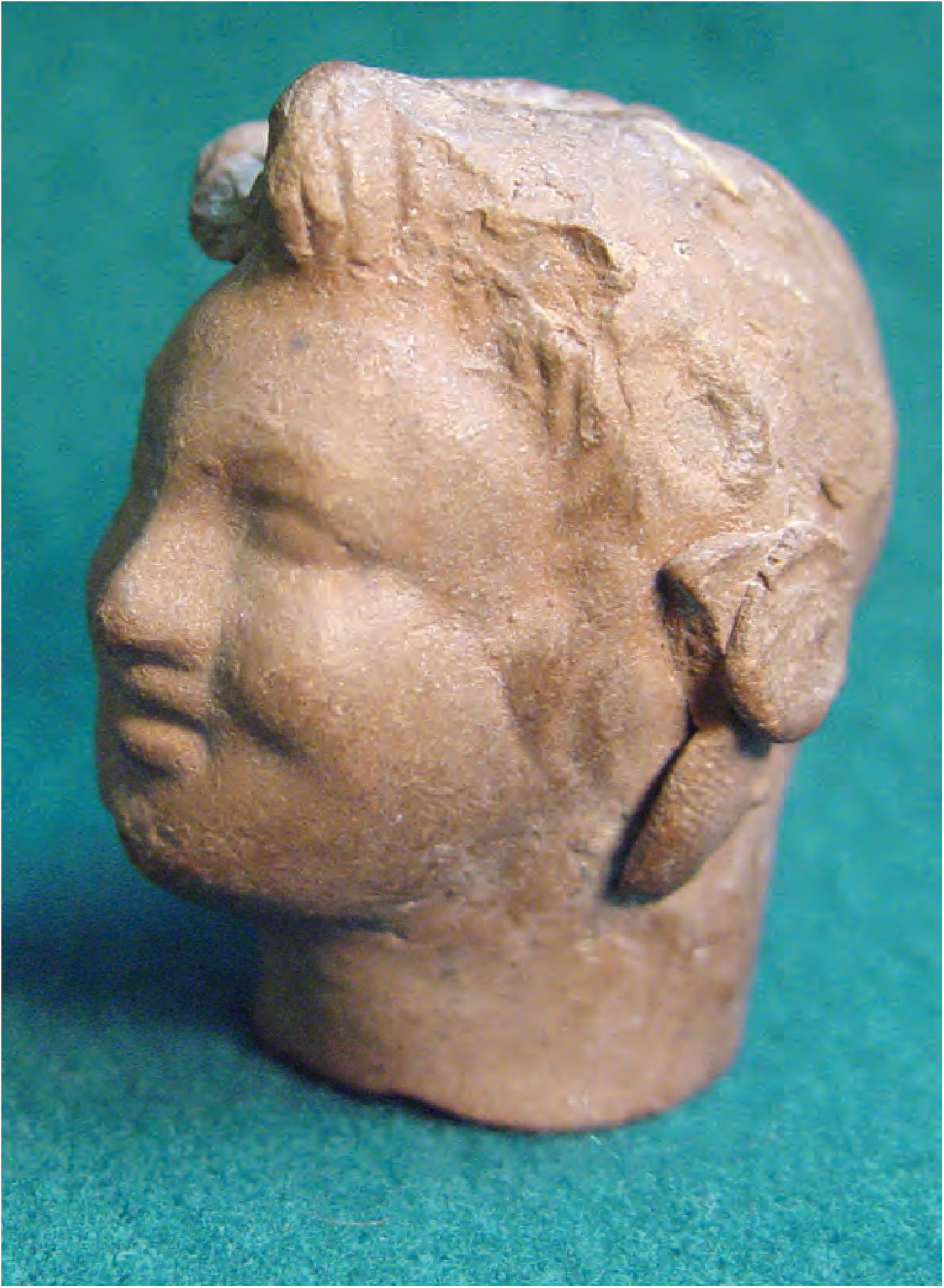 49. Головка Сатира, терракота, II в. до н. э. 49. Головка Сатира, терракота, II в. до н. э.