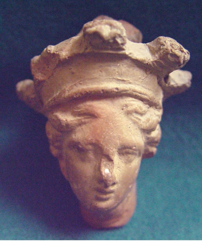 57. Головка Артемиды, терракота, III в. до н. э. 57. Головка Артемиды, терракота, III в. до н. э.