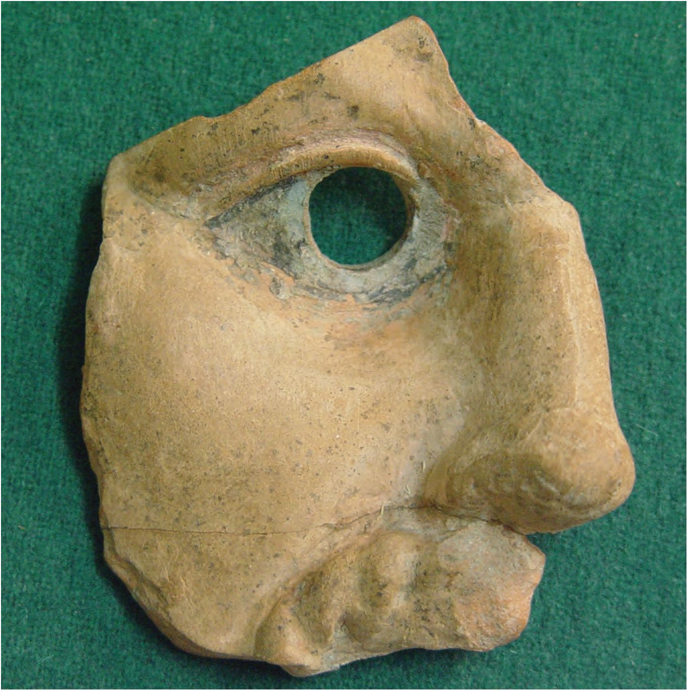 60. Фрагмент маски Геракла, терракота, малоазийское производство, первые века н. э.
