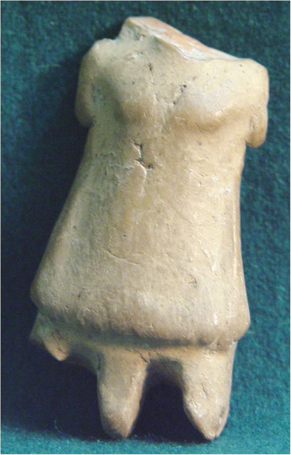 63. Фигурка танцовщицы, терракота, Коринф, V в. до н. э. 63. Фигурка танцовщицы, терракота, Коринф, V в. до н. э.