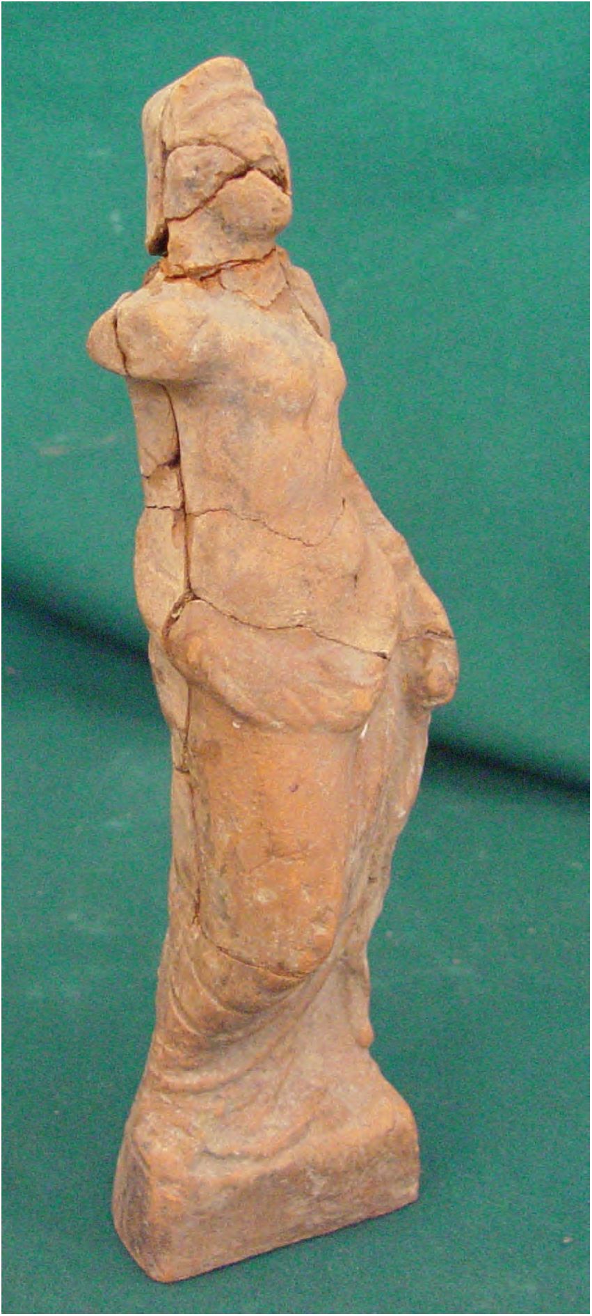 65. Женская фигурка, терракота, II в. до н. э.