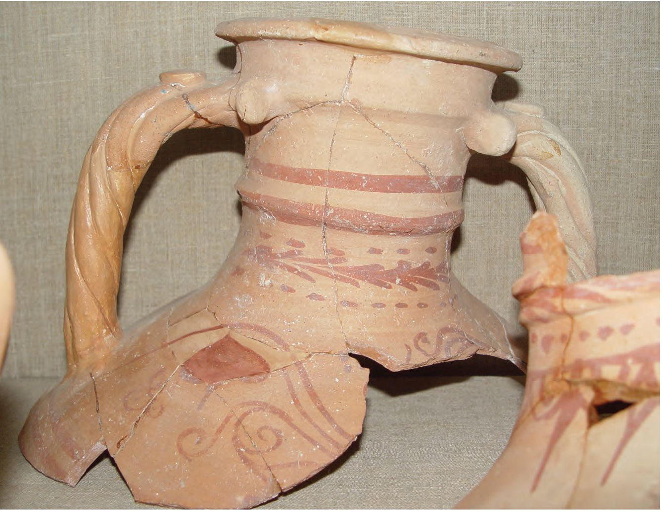 71. Фрагмент верхней части амфоры с росписью, III—II вв. до н. э. 71. Фрагмент верхней части амфоры с росписью, III—II вв. до н. э.