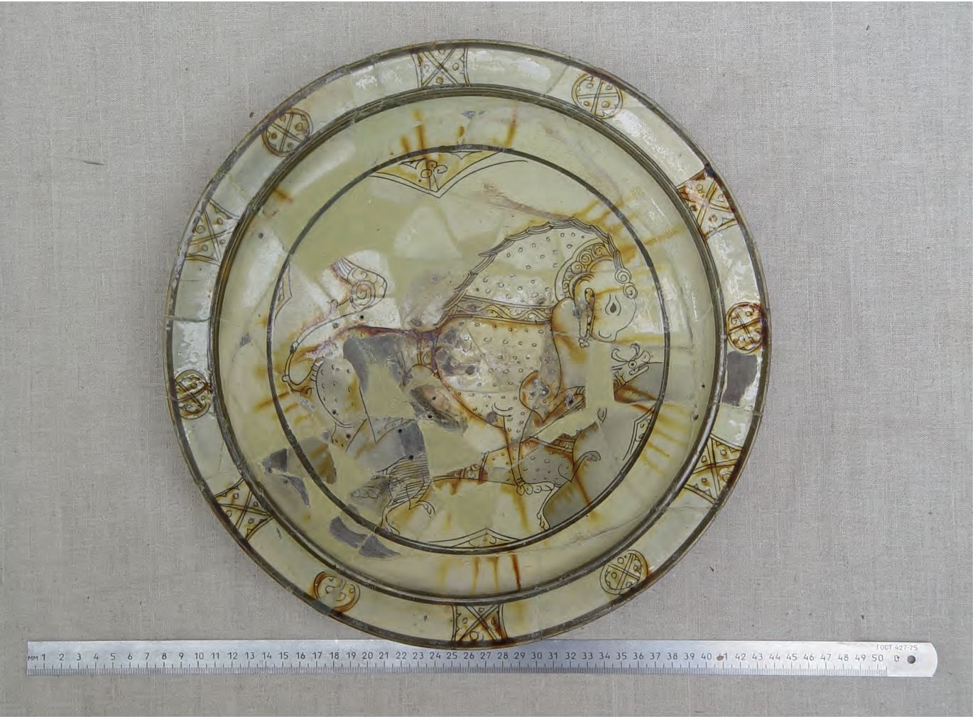 84. Импортные блюда, первая половина XIII в. 84. Импортные блюда, первая половина XIII в.