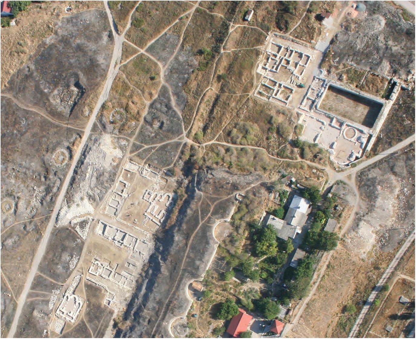 14. Водохранилище, пятиапсидный храм и сакральные постройки к западу от него 14. Водохранилище, пятиапсидный храм и сакральные постройки к западу от него