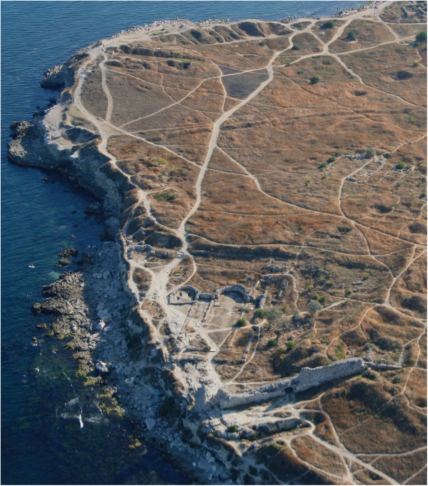 15. Западная базилика и нераскопанная часть Херсонесского городища 15. Западная базилика и нераскопанная часть Херсонесского городища