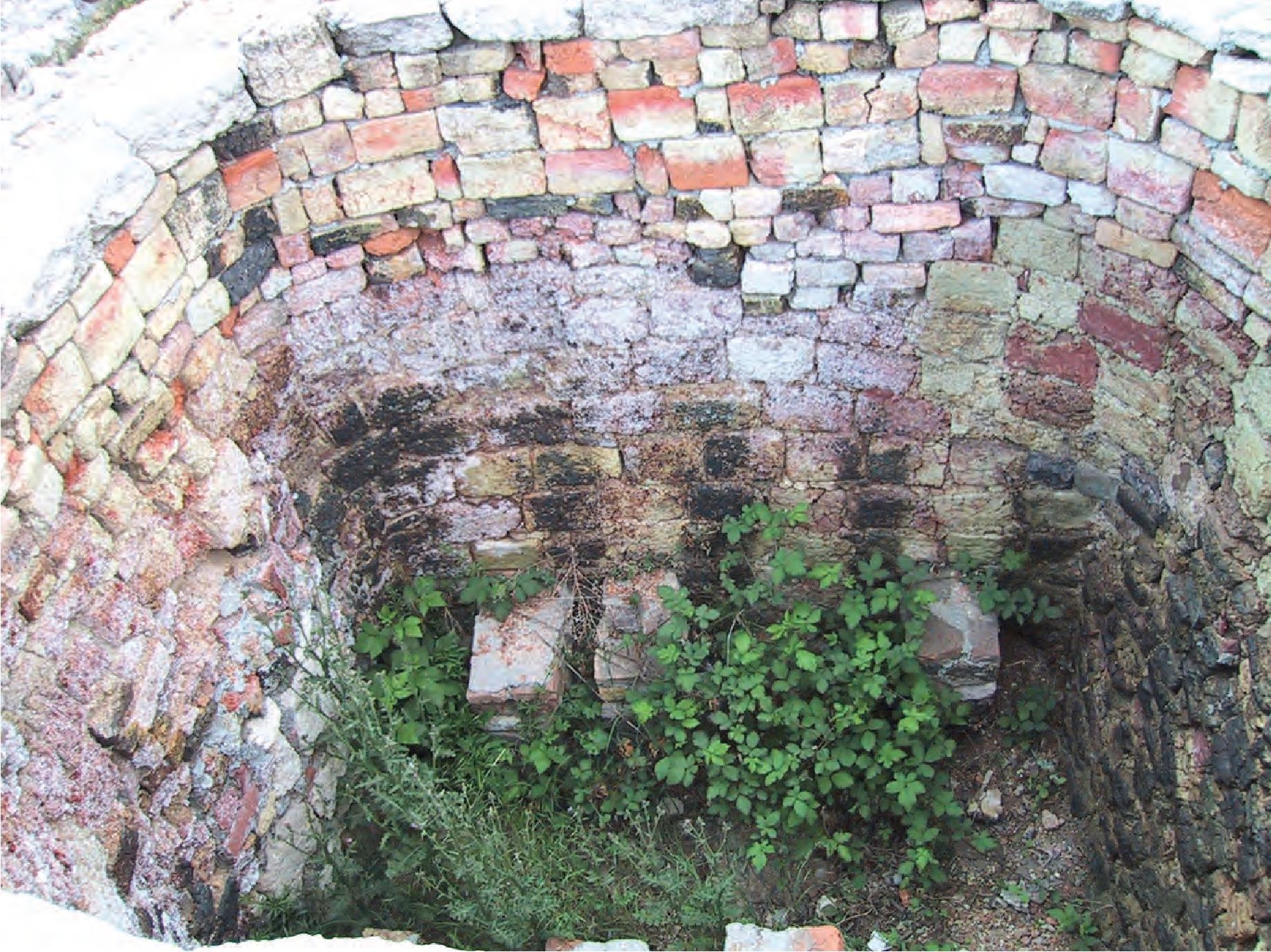 31. Северный район, гончарная печь, вероятно, конец XI—XII в. 31. Северный район, гончарная печь, вероятно, конец XI—XII в.