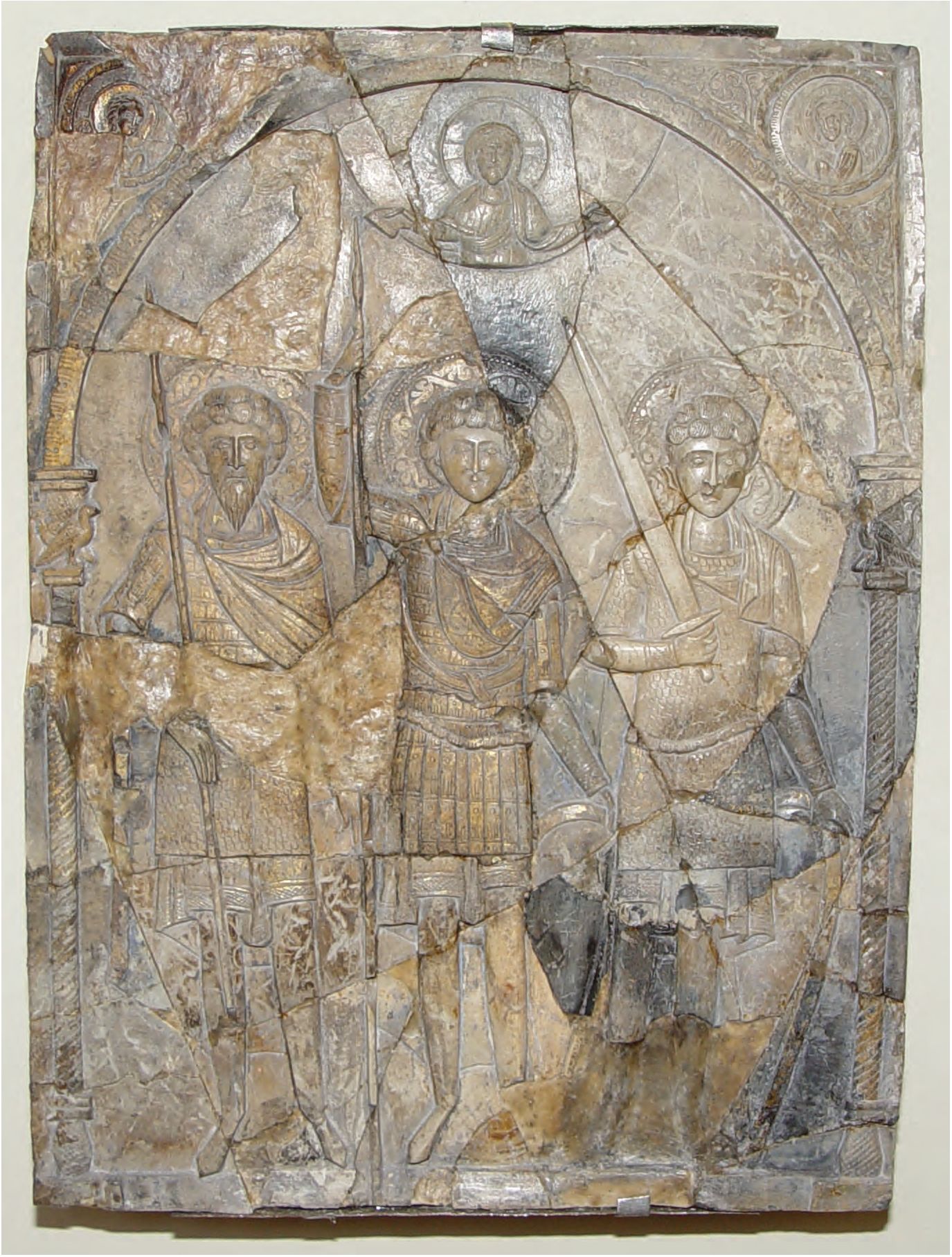 42. Икона с изображением св. воинов, стеатит, XII в 42. Икона с изображением св. воинов, стеатит, XII в