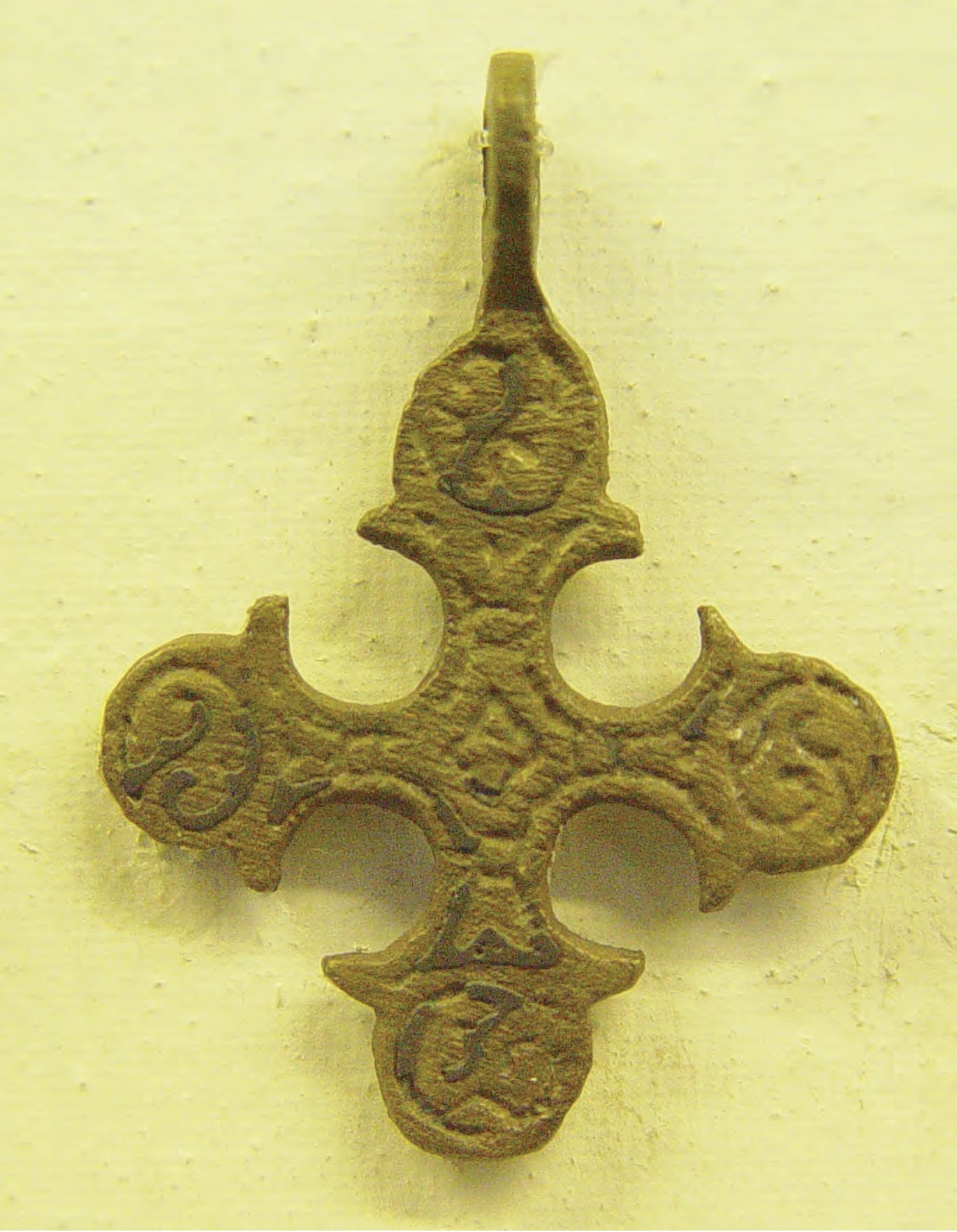 48. Крест-тельник (бронза, литье) 48. Крест-тельник (бронза, литье)