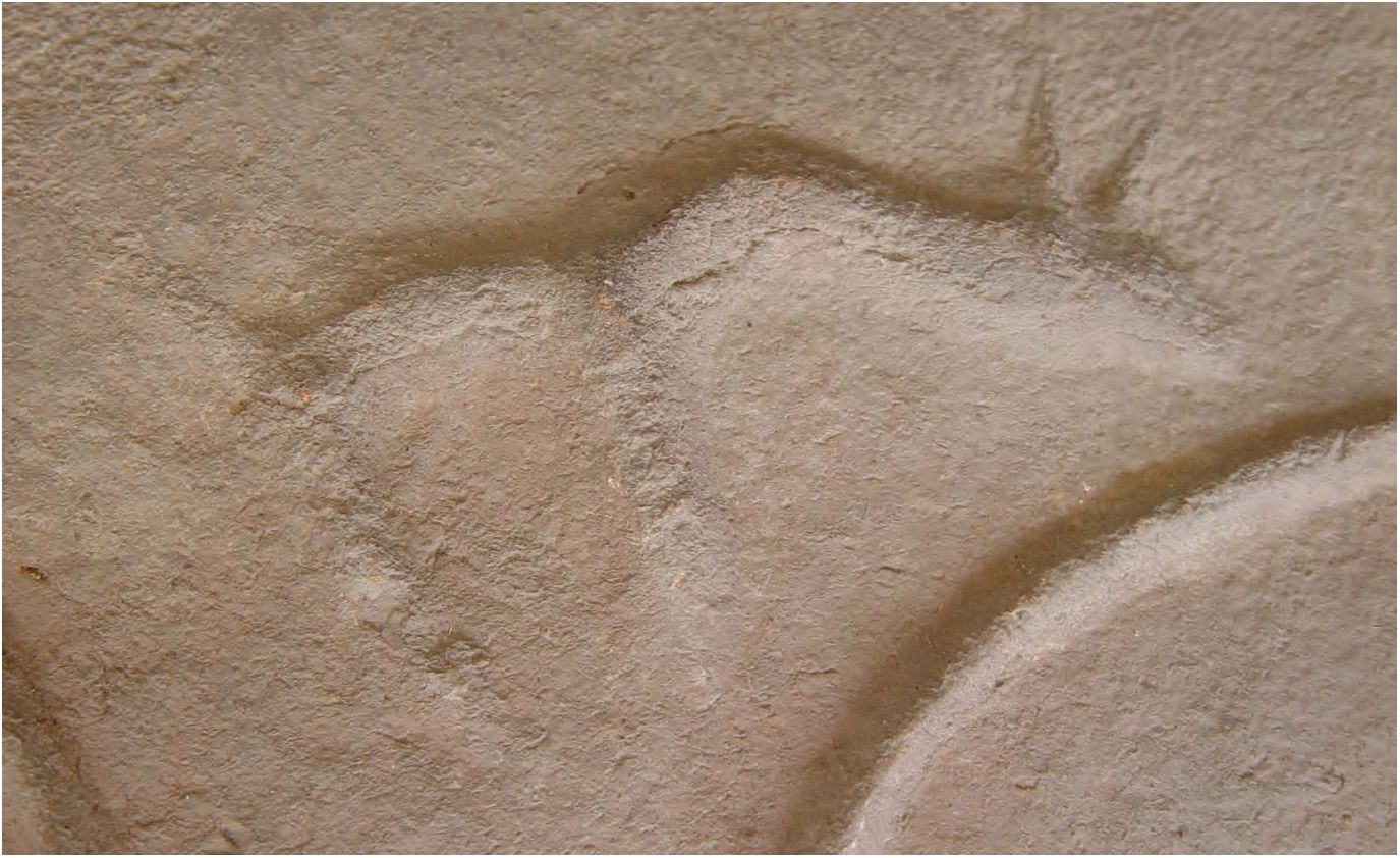 71. Рельефная метка на керамиде в виде схематичного изображения лошади