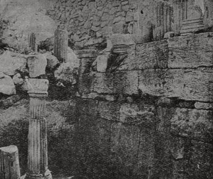 Развалины античного дома в Херсонесе (фот. проф. М.И. Ростовцева)