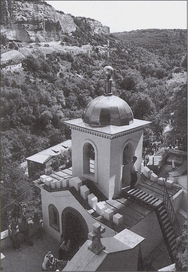 Возрождаемый монастырь. Фото Д. Лосева, 1998 г Возрождаемый монастырь. Фото Д. Лосева, 1998 г