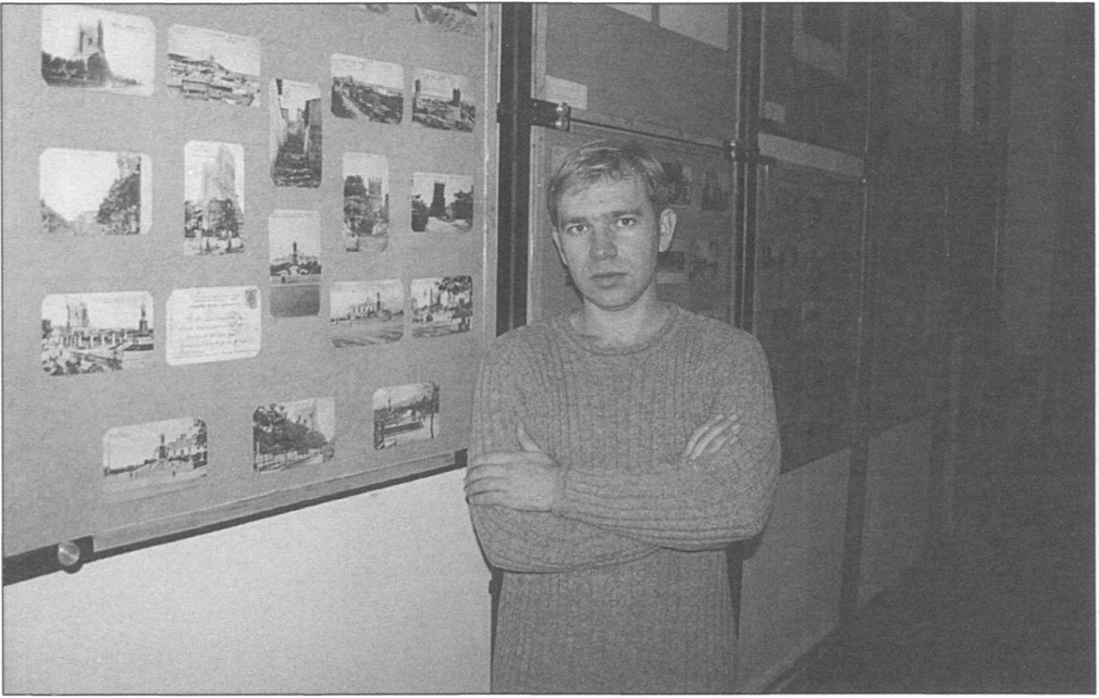 На выставке «Феодосия на рубеже столетий. Открытки с видами города конца XIX — начала XX веков из коллекции Д. Лосева». Феодосийский краеведческий музей. Осень 1999 г На выставке «Феодосия на рубеже столетий. Открытки с видами города конца XIX — начала XX веков из коллекции Д. Лосева». Феодосийский краеведческий музей. Осень 1999 г