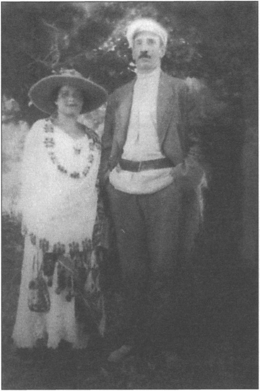 Нина и Александр Грин. Севастополь, 29 мая 1923 г. Гос. литературный музей (Москва). Публикуется впервые Нина и Александр Грин. Севастополь, 29 мая 1923 г. Гос. литературный музей (Москва). Публикуется впервые