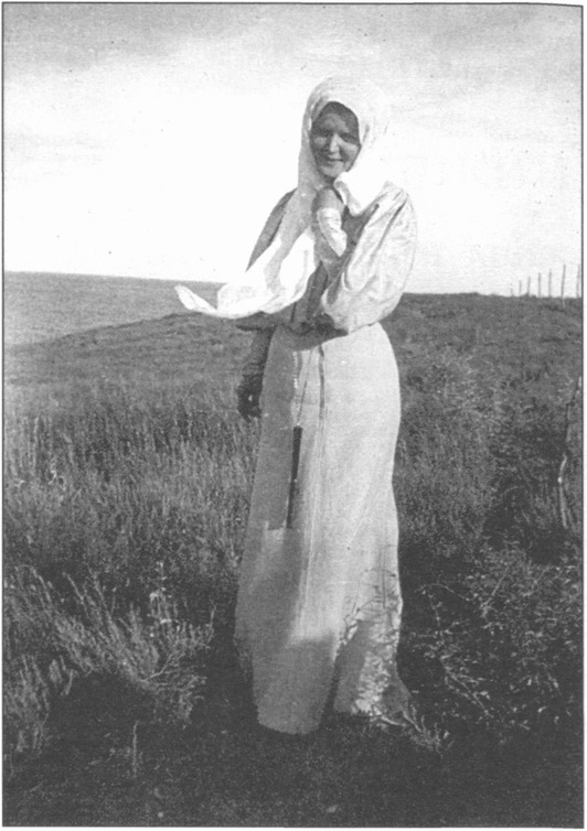 Наталья Манасеина. Коктебель. 1906. Фото М. Волошина Наталья Манасеина. Коктебель. 1906. Фото М. Волошина