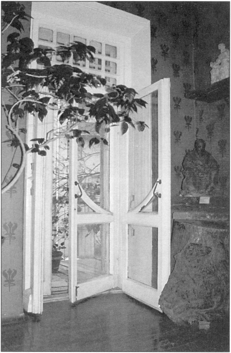 Мастерская А. Голубкиной в Москве. Выход на балкончик «Мой Мисхор». Фото Д. Лосева Мастерская А. Голубкиной в Москве. Выход на балкончик «Мой Мисхор». Фото Д. Лосева