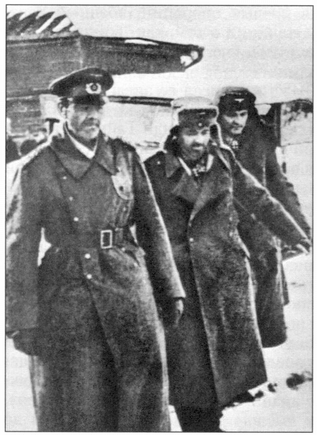 Сталинград. Январь 1943 г. Генерал-фельдмаршал Ф. Паулюс сдается в плен