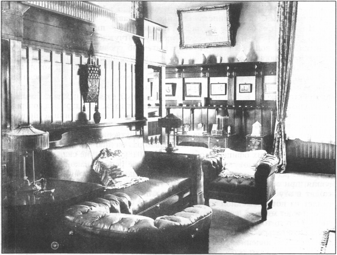 Фрагмент интерьера рабочего кабинета Николая II на втором этаже Ливадийского дворца («Уголок отдыха»). Фото 1912 г Фрагмент интерьера рабочего кабинета Николая II на втором этаже Ливадийского дворца («Уголок отдыха»). Фото 1912 г