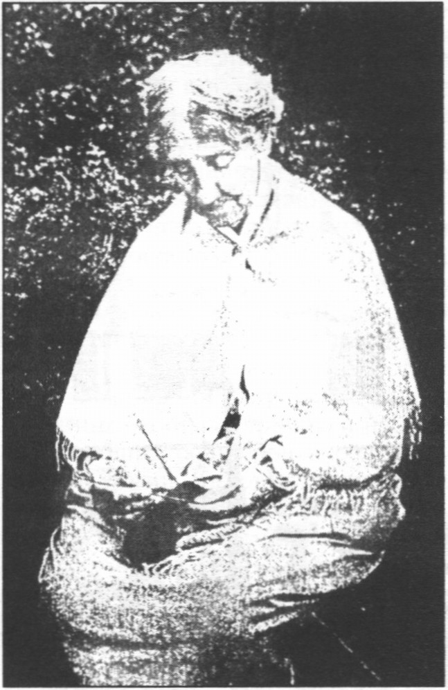 Фото и подтекстовка из книги «Дневник русской княгини в большевистской тюрьме»: княгиня М.В. Барятинская; переодета няней Фото и подтекстовка из книги «Дневник русской княгини в большевистской тюрьме»: княгиня М.В. Барятинская; переодета няней