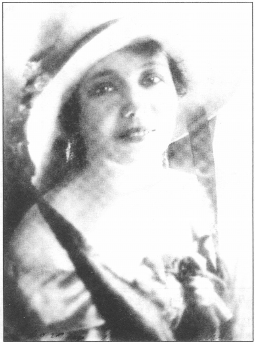 Е. Хатаева. Фото 1927 г. Госархив Сумской области Е. Хатаева. Фото 1927 г. Госархив Сумской области