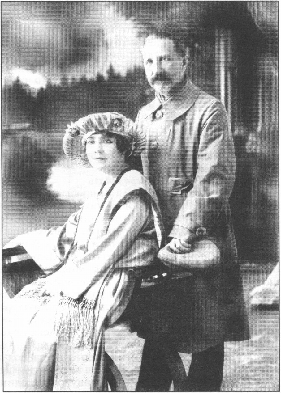 Е. Хатаева и С. Гусев-Оренбургский. Фото 1920-х. Государственный архив Сумской области Е. Хатаева и С. Гусев-Оренбургский. Фото 1920-х. Государственный архив Сумской области