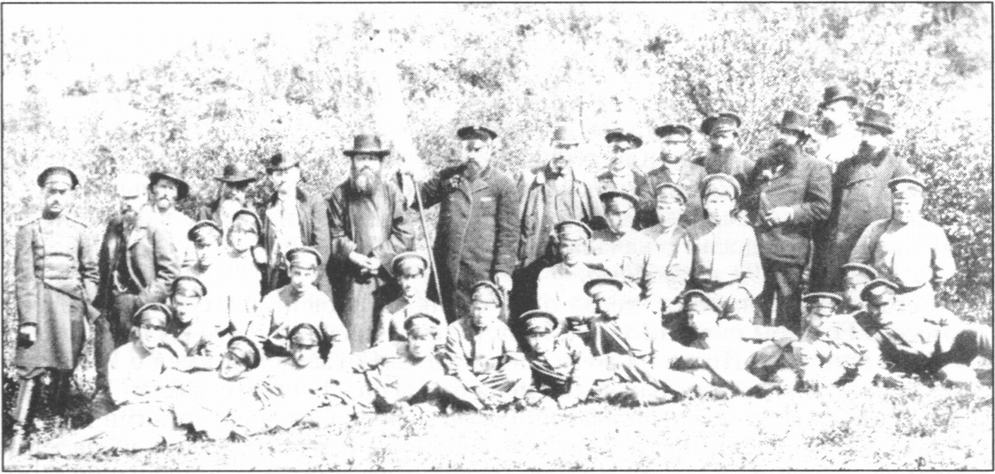 М. Кириенко-Волошин (4-й справа во 2-м ряду, в группе) «на военной прогулке в немецкой колонии» Феодосии 4 мая 1895 г. с учениками 4 класса и педагогами. (Волошин в это время в 6 классе) М. Кириенко-Волошин (4-й справа во 2-м ряду, в группе) «на военной прогулке в немецкой колонии» Феодосии 4 мая 1895 г. с учениками 4 класса и педагогами. (Волошин в это время в 6 классе)