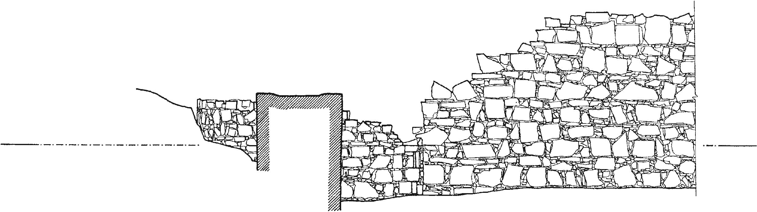 Рис. 131. Бойница восточной башни (№ 1). Вид с напольной стороны, с севера Рис. 131. Бойница восточной башни (№ 1). Вид с напольной стороны, с севера