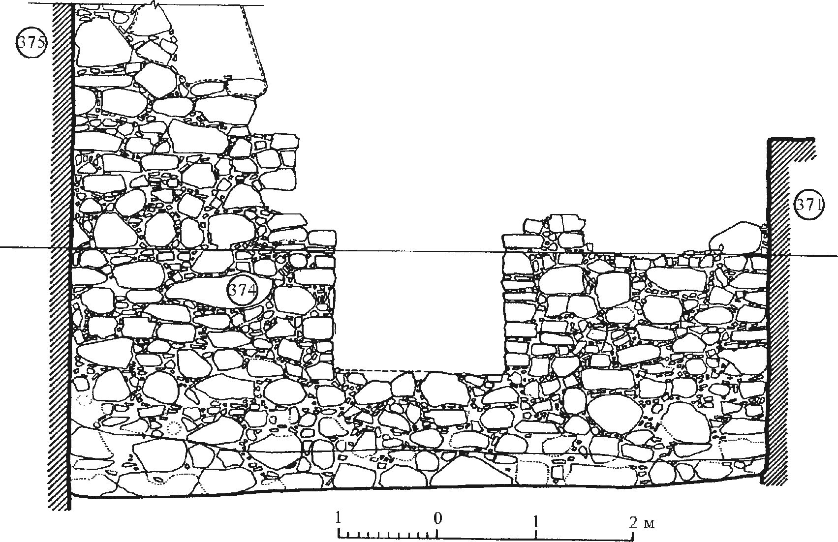 Рис. 175. Юго-восточная стена башни Орта-Куле с амбразурой подножного боя. Вид изнутри и северо-запада Рис. 175. Юго-восточная стена башни Орта-Куле с амбразурой подножного боя. Вид изнутри и северо-запада