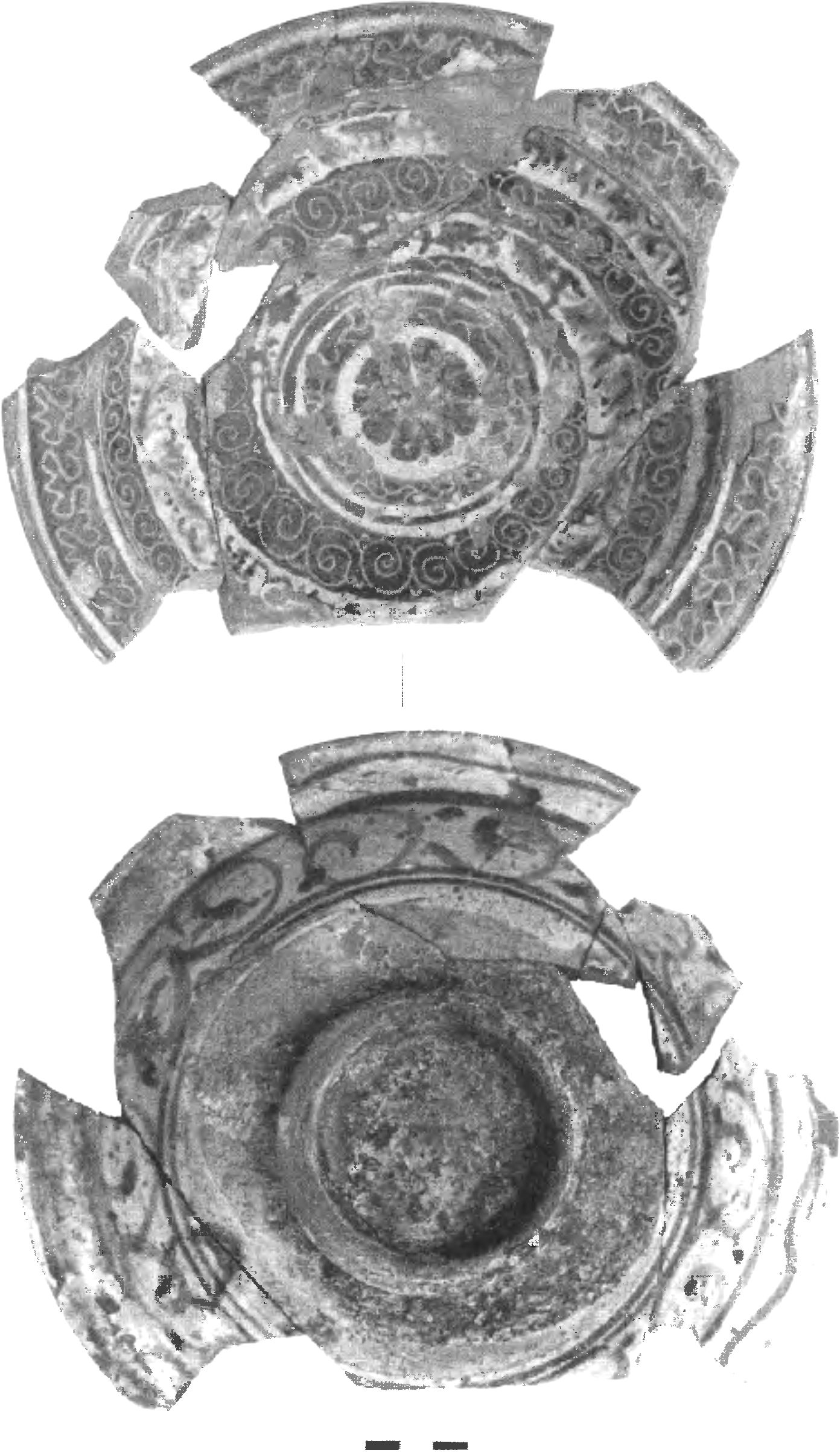 Рис. 193. Блюдо из раскопок башни Орта-Куле крепости Алустон (Фото А. Чекановского) Рис. 193. Блюдо из раскопок башни Орта-Куле крепости Алустон (Фото А. Чекановского)