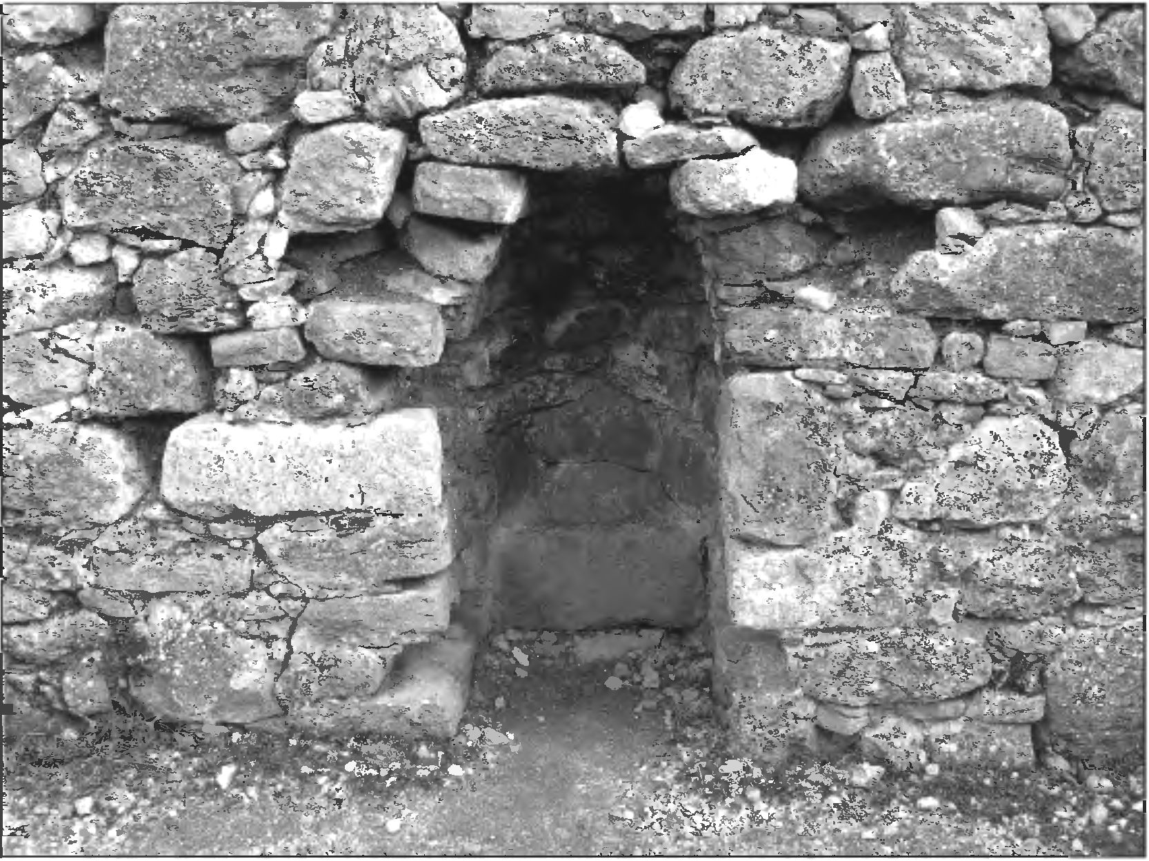 Рис. 240. Туалет в крепостной стене 1459 г. Вид с запада. Рис. 240. Туалет в крепостной стене 1459 г. Вид с запада.