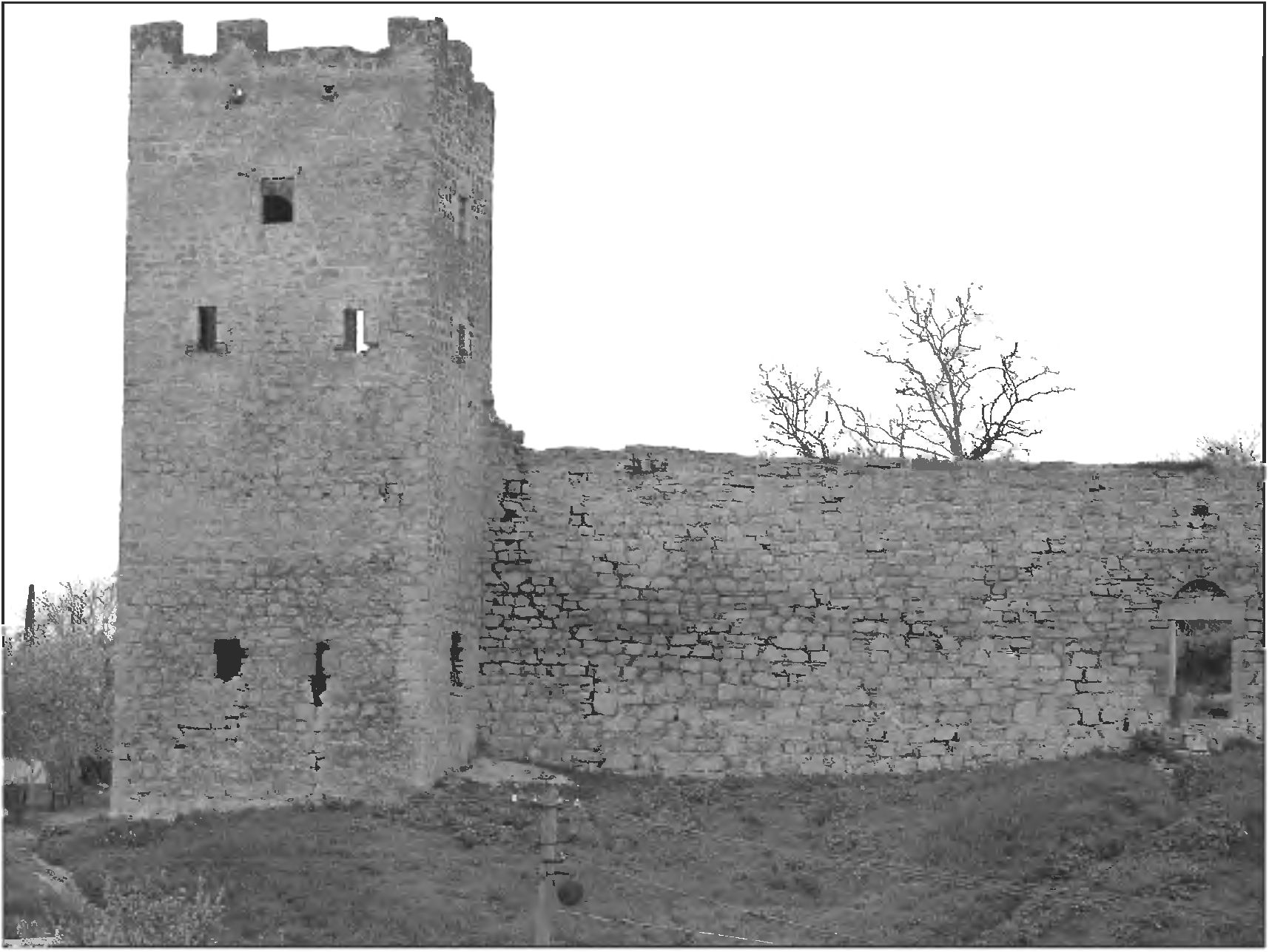 Рис. 274. Цитадель Каффы. Башня «Климента VI». Вид с юго-востока Рис. 274. Цитадель Каффы. Башня «Климента VI». Вид с юго-востока