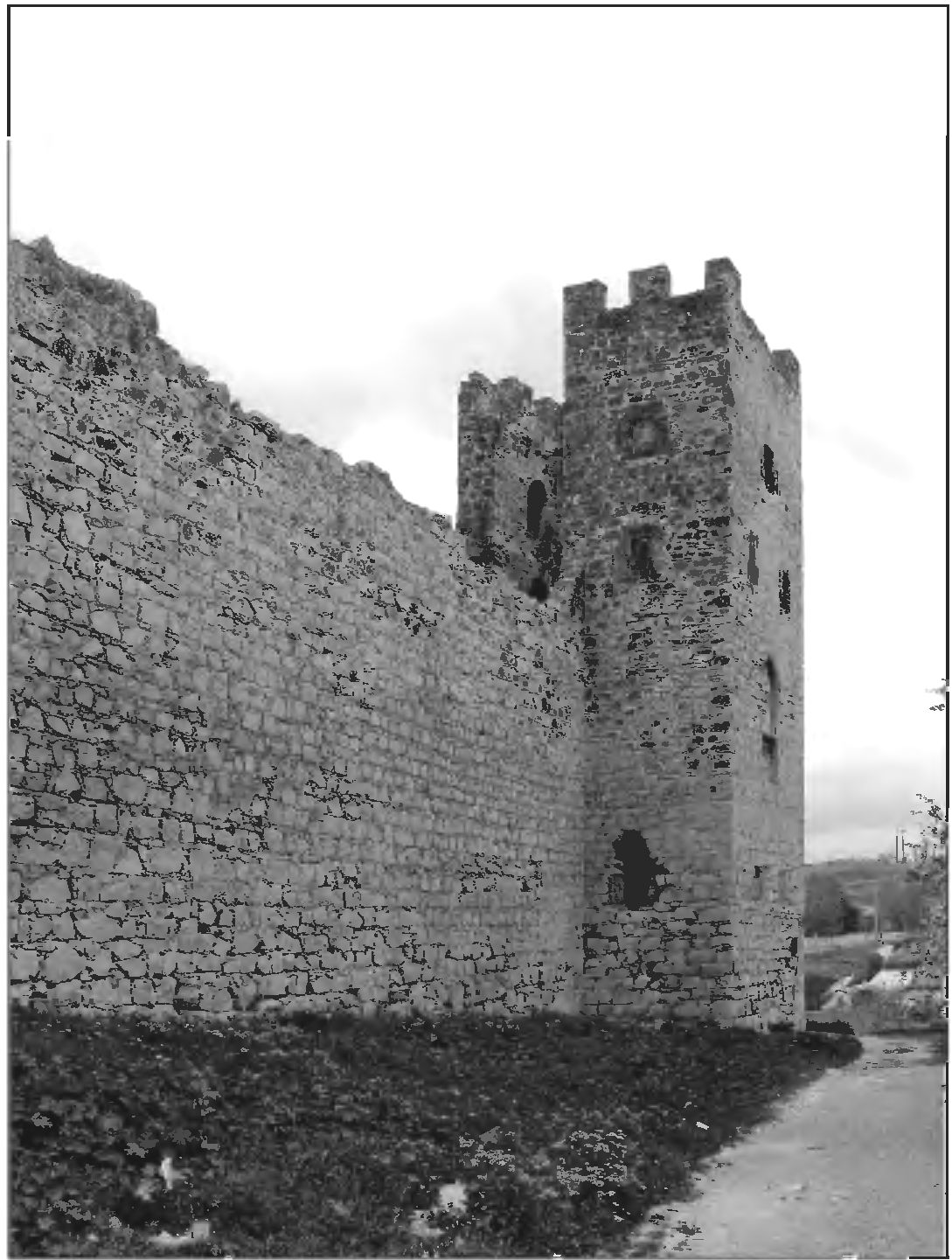 Рис. 281. Башня «Климента VI» цитадели Каффы. Вид с северо-запада Рис. 281. Башня «Климента VI» цитадели Каффы. Вид с северо-запада