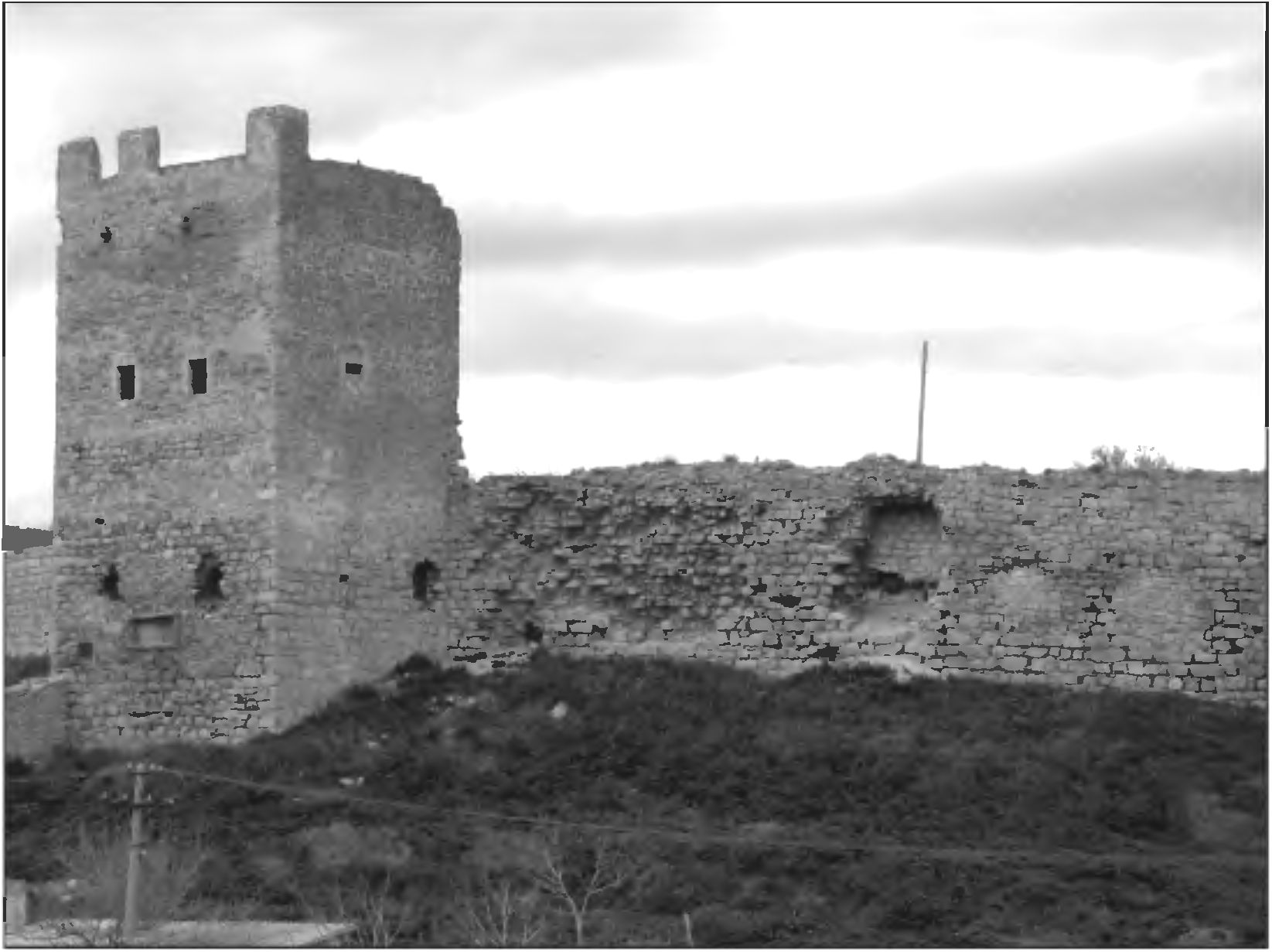 Рис. 285. Башня Криско цитадели Каффы и примыкающая к ней куртина Вид с юго-востока Рис. 285. Башня Криско цитадели Каффы и примыкающая к ней куртина Вид с юго-востока