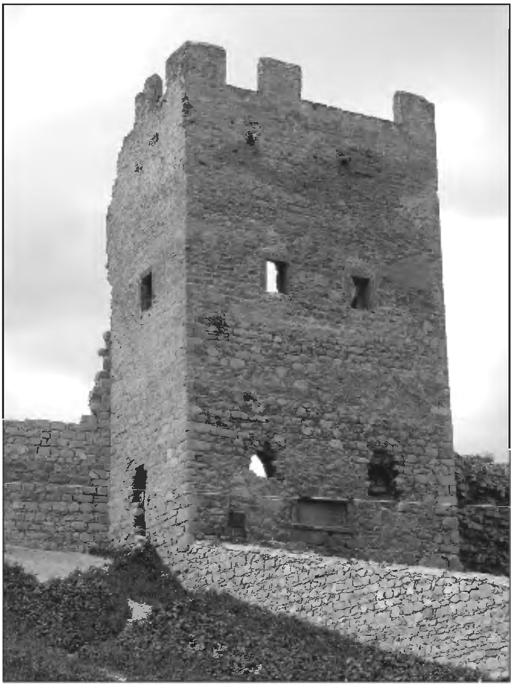 Рис. 294. Башня Криско цитадели Каффы. Вид с юга Рис. 294. Башня Криско цитадели Каффы. Вид с юга