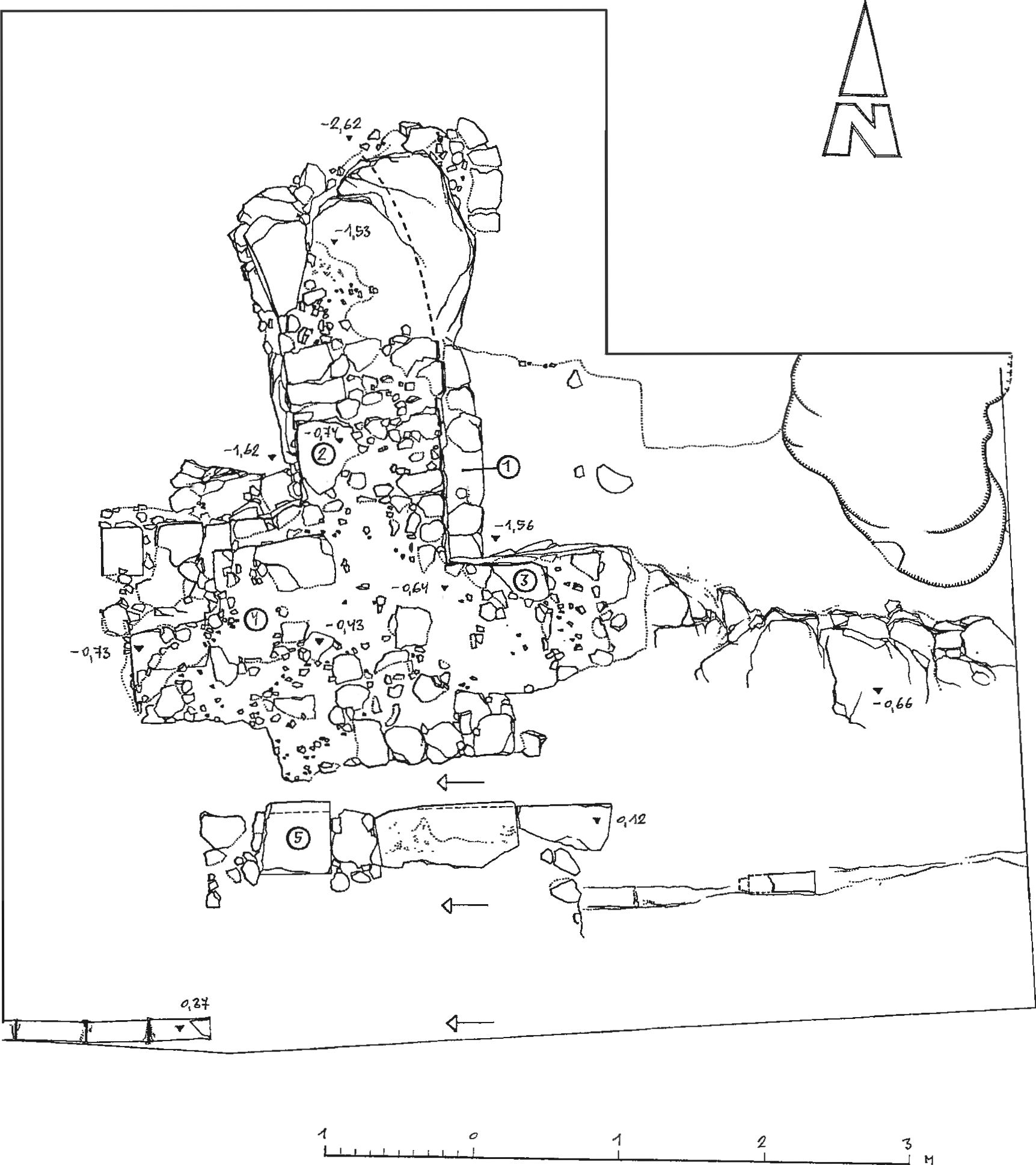 Рис. 32. План северной части башни середины XIV в.(?). открытой с внутренней стороны вала Рис. 32. План северной части башни середины XIV в.(?). открытой с внутренней стороны вала