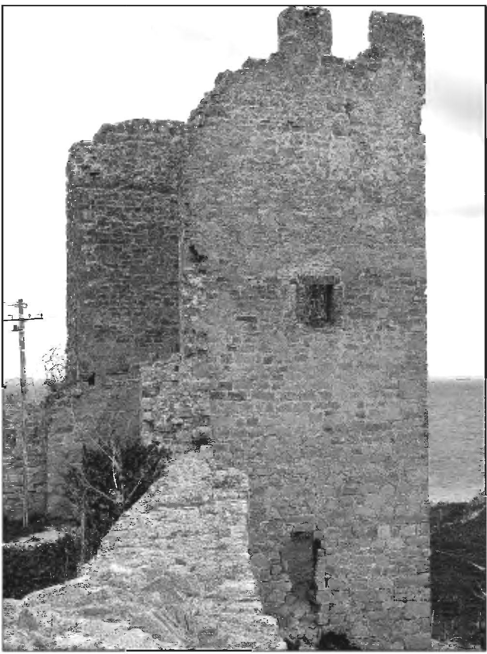 Рис. 295 Башня Криско цитадели Каффы. Вид с запада Рис. 295 Башня Криско цитадели Каффы. Вид с запада