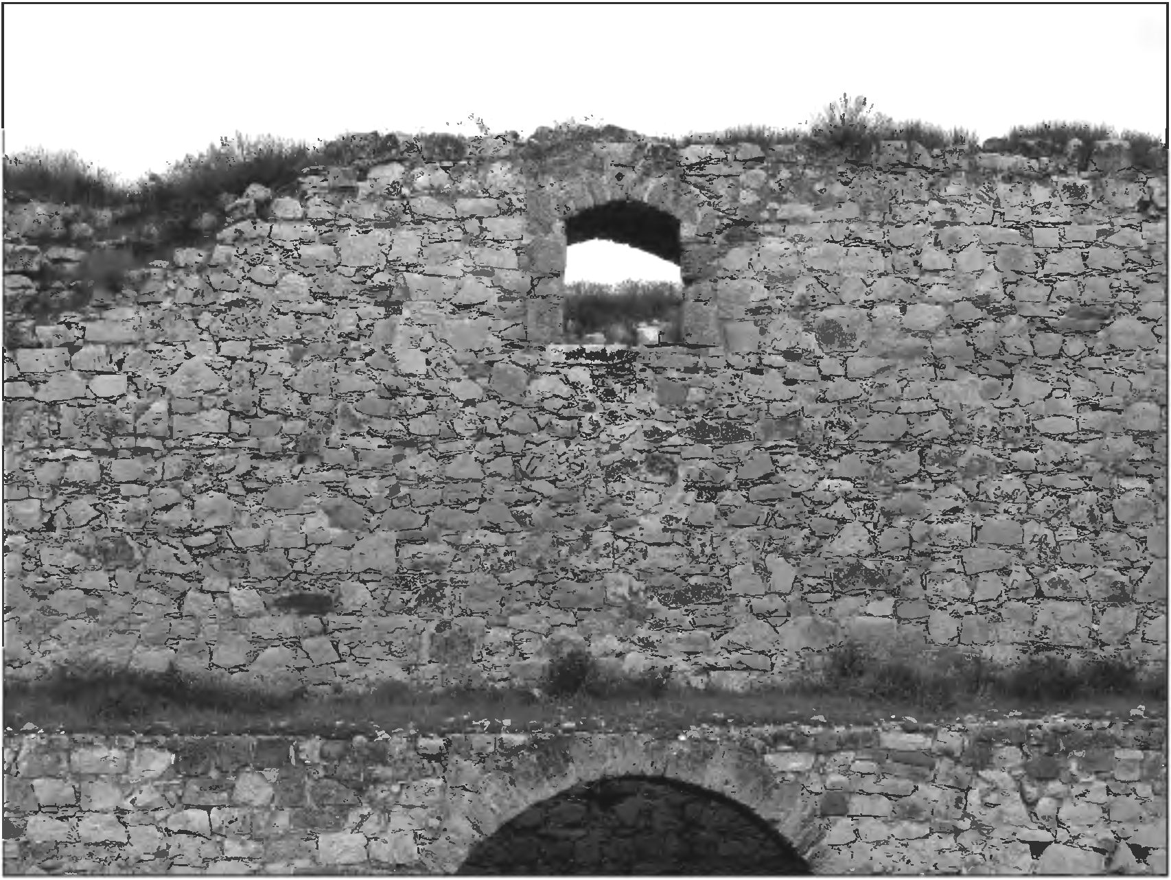 Рис. 301. Верхний ярус Доковой башни Каффы. Вид с северо-запада Рис. 301. Верхний ярус Доковой башни Каффы. Вид с северо-запада