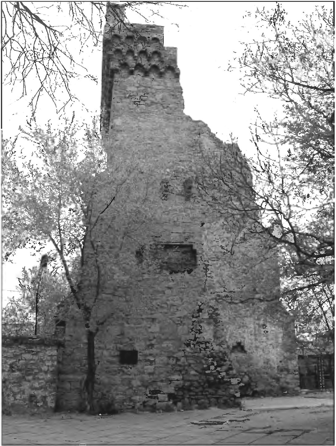 Рис. 311. Западный фасад башни св. Константина Рис. 311. Западный фасад башни св. Константина