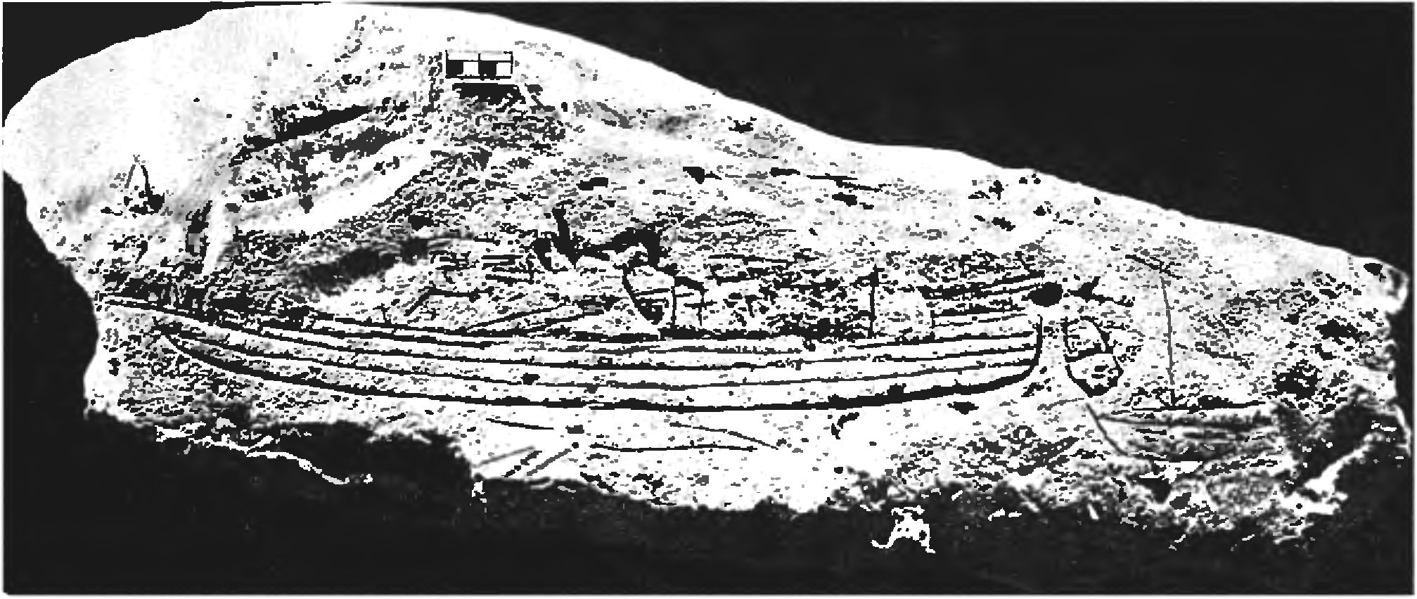Рис. 82. Изображение галеры и барки на каменном блоке из башни № 5 крепости Каламита Рис. 82. Изображение галеры и барки на каменном блоке из башни № 5 крепости Каламита