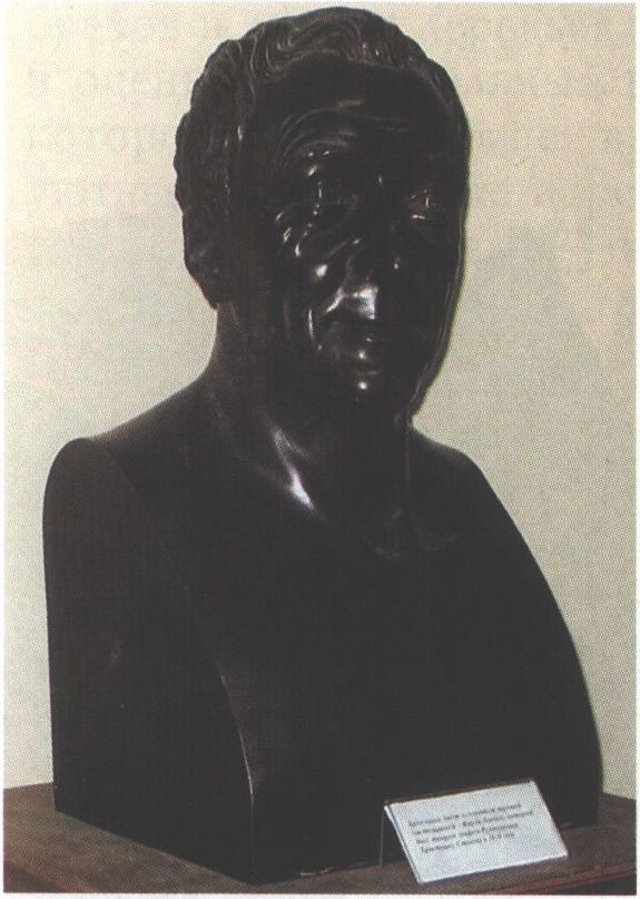 Бюст К. Линнея в Никитском ботаническом саду. Фото О. Широкова. 2014 г. Бюст К. Линнея в Никитском ботаническом саду. Фото О. Широкова. 2014 г.