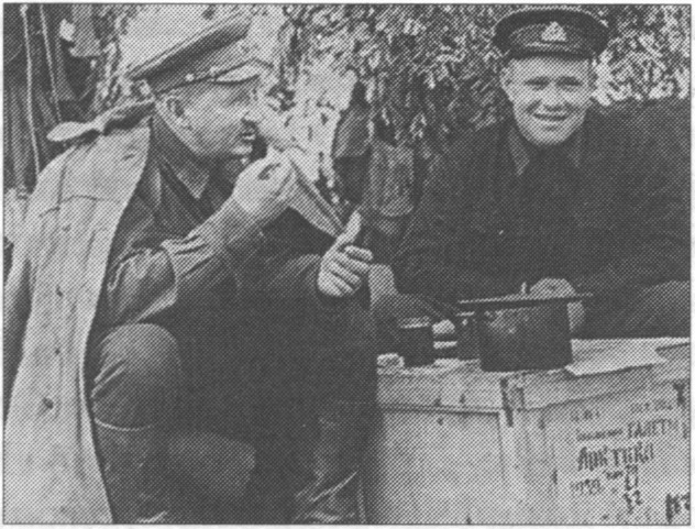 Командующий Приморской армией И.Е. Петров у моряков