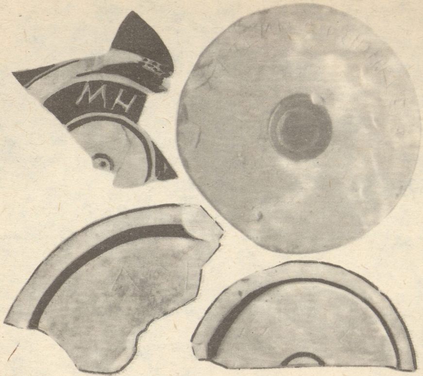 Фрагменты чернолаковых киликов и скифосов с посвящениями Кибеле (1). Афине (2) и Артемиде Эфесской (3 4), выполненные на ионийском диалекте древнегреческого языка. V в. до н. э Фрагменты чернолаковых киликов и скифосов с посвящениями Кибеле (1). Афине (2) и Артемиде Эфесской (3 4), выполненные на ионийском диалекте древнегреческого языка. V в. до н. э