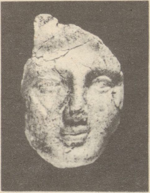 Голова Аполлона (?). Фрагмент терракотовой фигуры. IV в. до н. э Голова Аполлона (?). Фрагмент терракотовой фигуры. IV в. до н. э