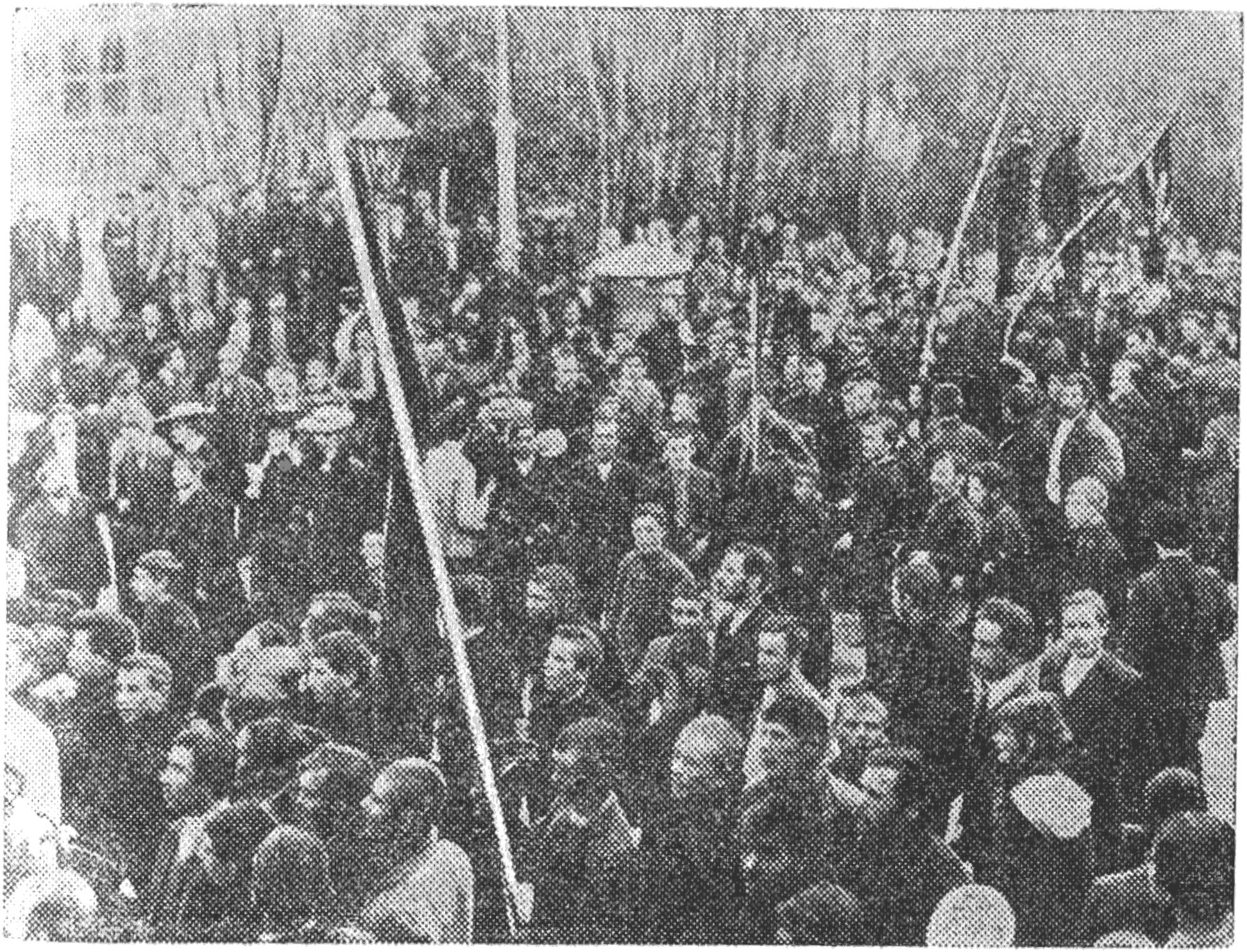 Митинг трудящихся Ялты в Массандровском парке (1905 г.) Митинг трудящихся Ялты в Массандровском парке (1905 г.)