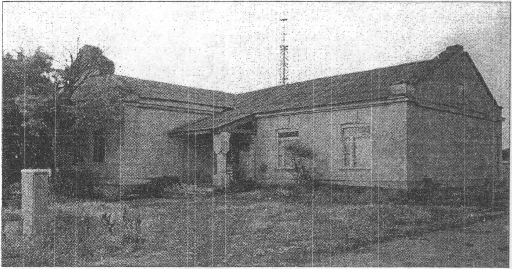 Бывшее здание земского училища и экономии. Современная фотография автора. 2005 г Бывшее здание земского училища и экономии. Современная фотография автора. 2005 г