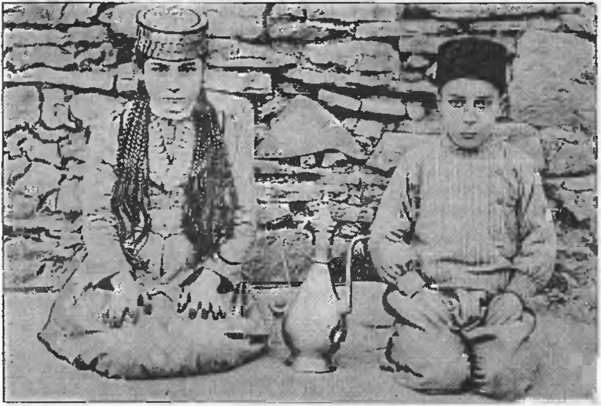 Крымскотатарские дети (фото начала XX в., фонды Крымского республиканского краеведческого музея) Крымскотатарские дети (фото начала XX в., фонды Крымского республиканского краеведческого музея)